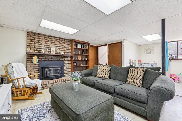 2438 EBBVALE RD, Manchester, MD 21102
