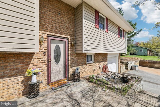 2438 EBBVALE RD, Manchester, MD 21102