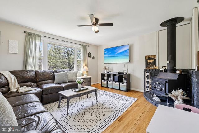 2438 EBBVALE RD, Manchester, MD 21102