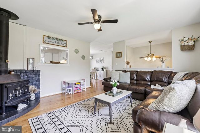2438 EBBVALE RD, Manchester, MD 21102