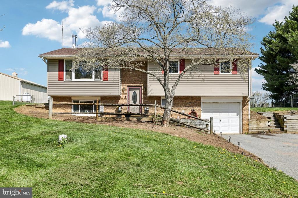 2438 EBBVALE RD, Manchester, MD 21102