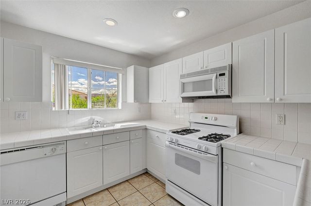 10552 Pine Pointe Avenue 204, Las Vegas, NV 89144