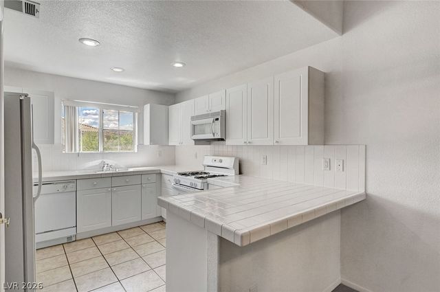 10552 Pine Pointe Avenue 204, Las Vegas, NV 89144