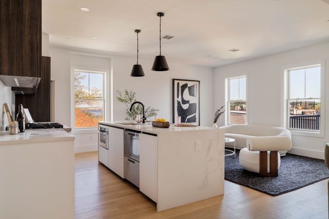 32 Condor St 6A, Boston, MA 02128