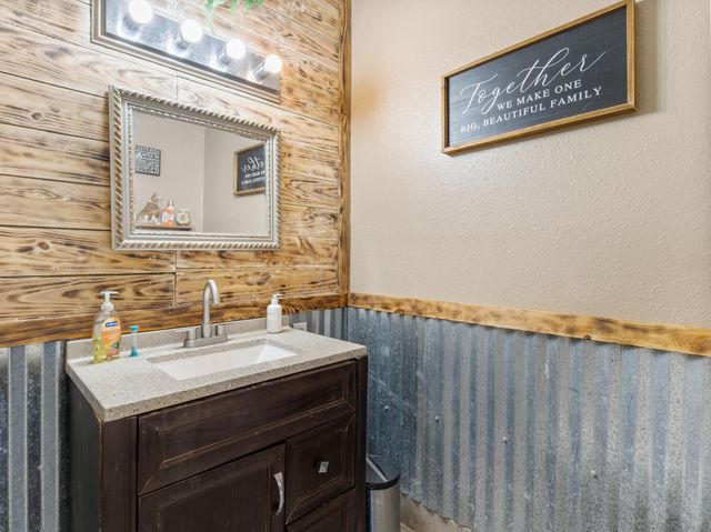 2613 State Highway 60 N, Bay City, TX 77414