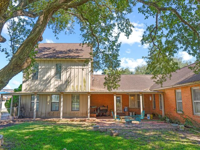 2613 State Highway 60 N, Bay City, TX 77414