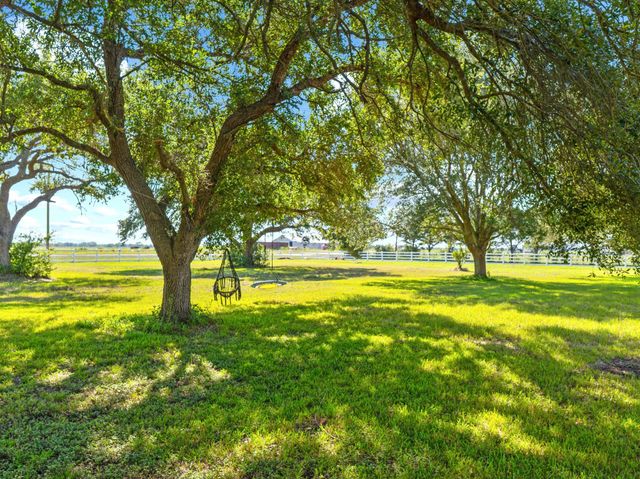 2613 State Highway 60 N, Bay City, TX 77414