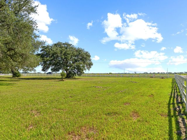 2613 State Highway 60 N, Bay City, TX 77414