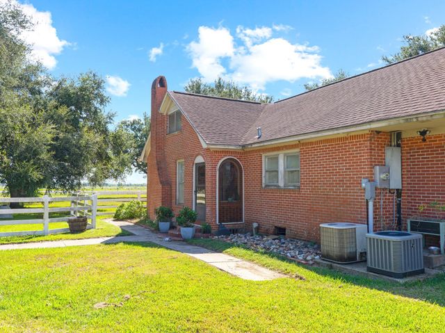 2613 State Highway 60 N, Bay City, TX 77414