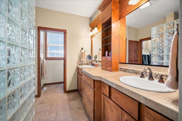 1920 S Dusk Ln, Greenacres, WA 99016