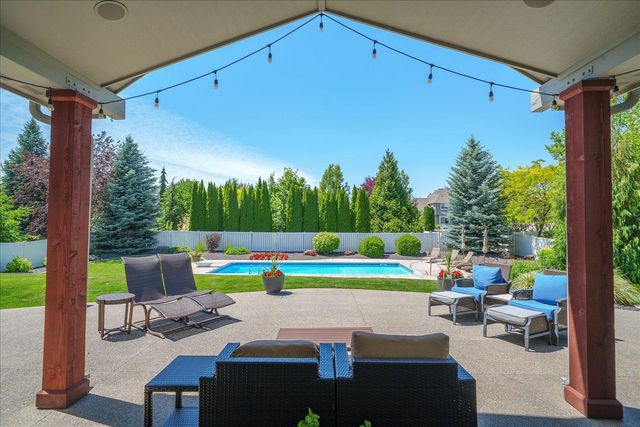 1920 S Dusk Ln, Greenacres, WA 99016
