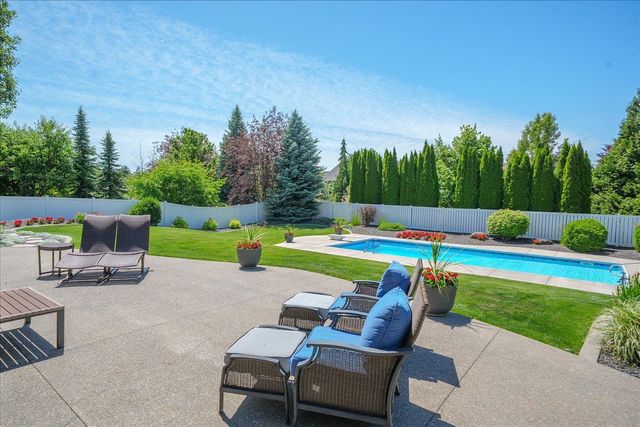1920 S Dusk Ln, Greenacres, WA 99016