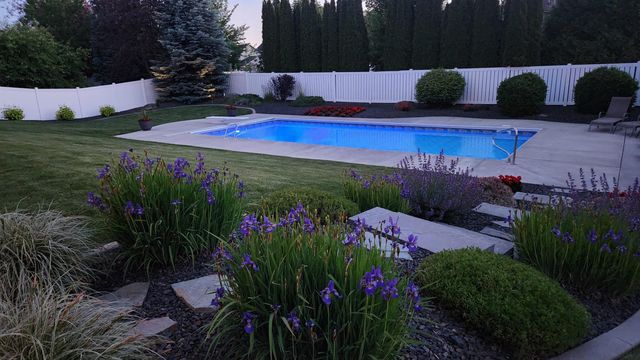 1920 S Dusk Ln, Greenacres, WA 99016