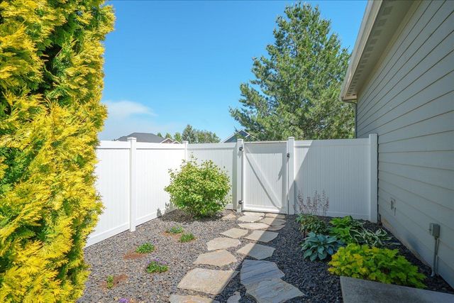 1920 S Dusk Ln, Greenacres, WA 99016