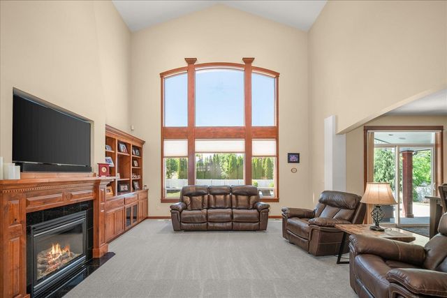 1920 S Dusk Ln, Greenacres, WA 99016