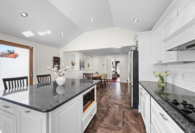 5 Endicott St, Weymouth, MA 02189