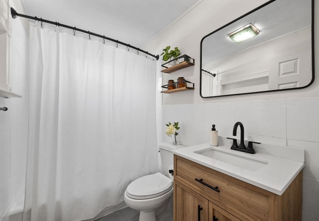 5 Endicott St, Weymouth, MA 02189