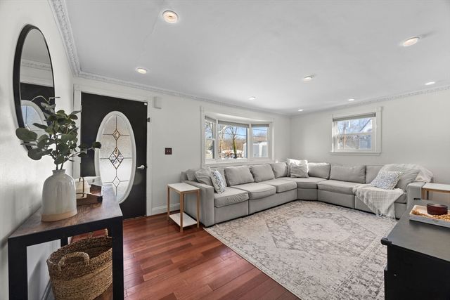 5 Endicott St, Weymouth, MA 02189