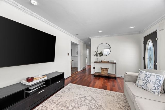 5 Endicott St, Weymouth, MA 02189