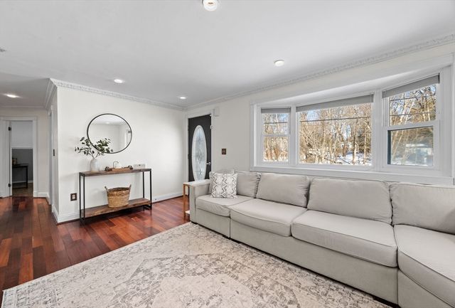 5 Endicott St, Weymouth, MA 02189