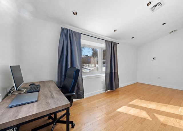 5 Endicott St, Weymouth, MA 02189