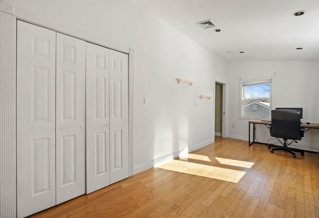 5 Endicott St, Weymouth, MA 02189