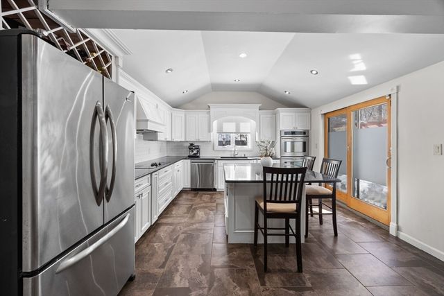 5 Endicott St, Weymouth, MA 02189