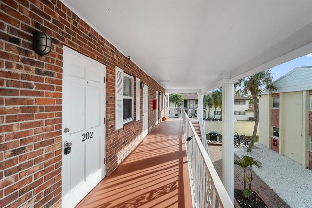 380 BASE AVENUE E 202, Venice, FL 34285