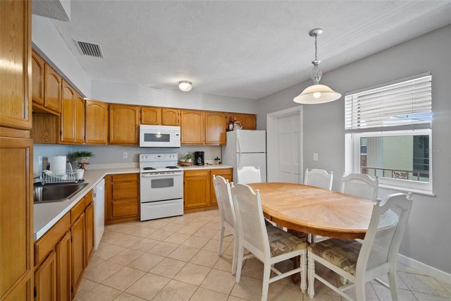 380 BASE AVENUE E 202, Venice, FL 34285