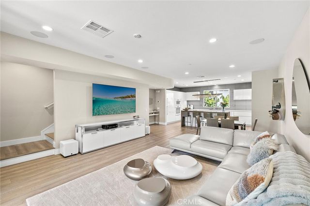 745 Beacon, Irvine, CA 92618