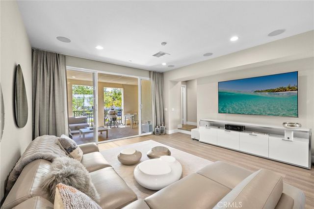 745 Beacon, Irvine, CA 92618