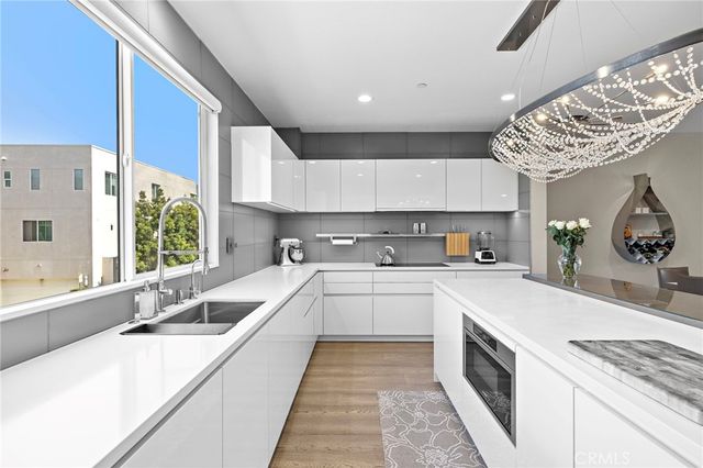745 Beacon, Irvine, CA 92618