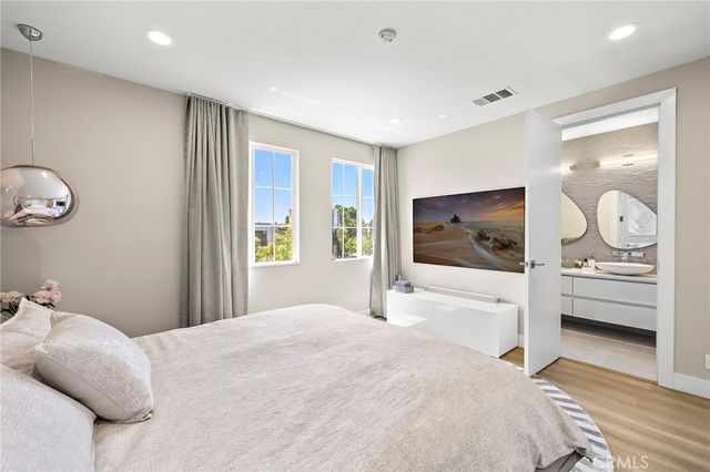 745 Beacon, Irvine, CA 92618