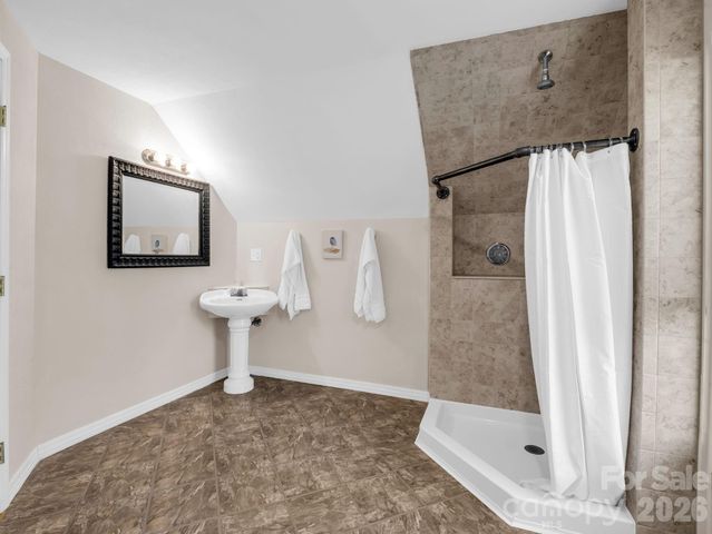 19 Lynnbrook Way, Columbus, NC 28722