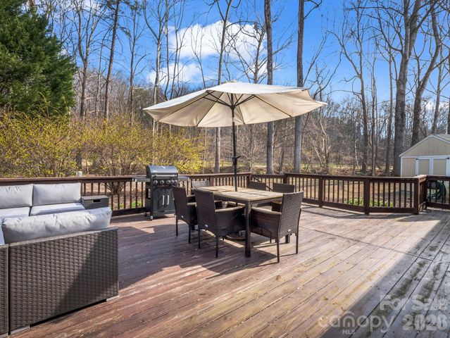 19 Lynnbrook Way, Columbus, NC 28722