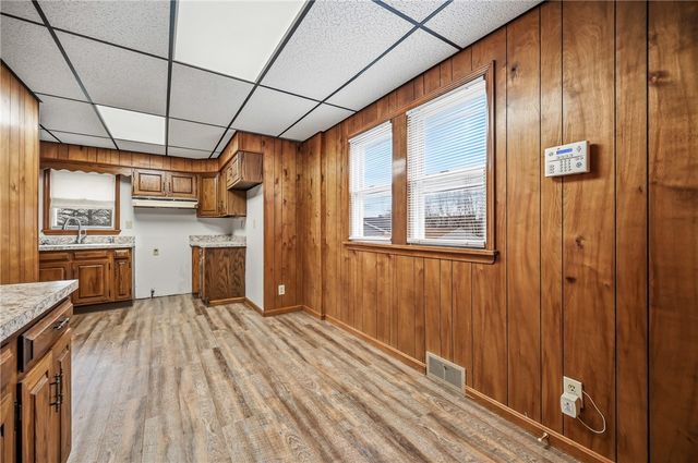 564 Spruce Ave, Sharon, PA 16146