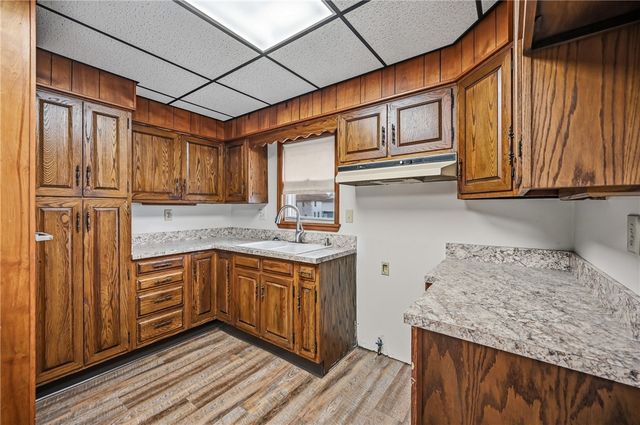 564 Spruce Ave, Sharon, PA 16146