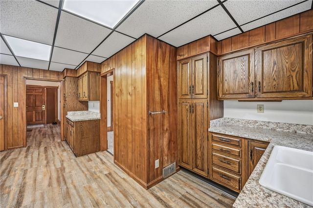 564 Spruce Ave, Sharon, PA 16146