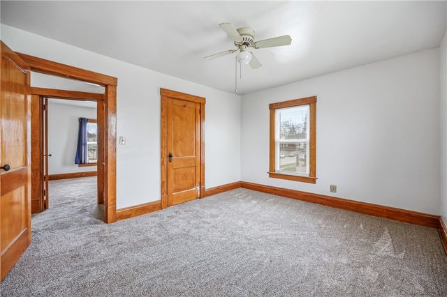 564 Spruce Ave, Sharon, PA 16146