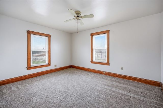 564 Spruce Ave, Sharon, PA 16146