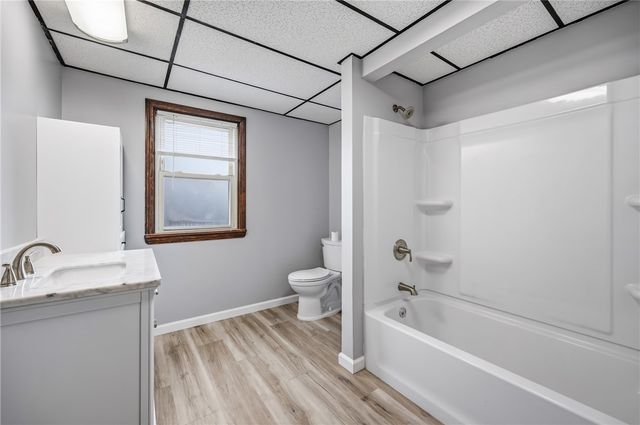 564 Spruce Ave, Sharon, PA 16146