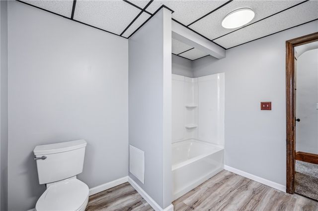 564 Spruce Ave, Sharon, PA 16146