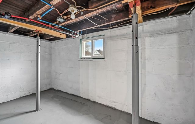 564 Spruce Ave, Sharon, PA 16146