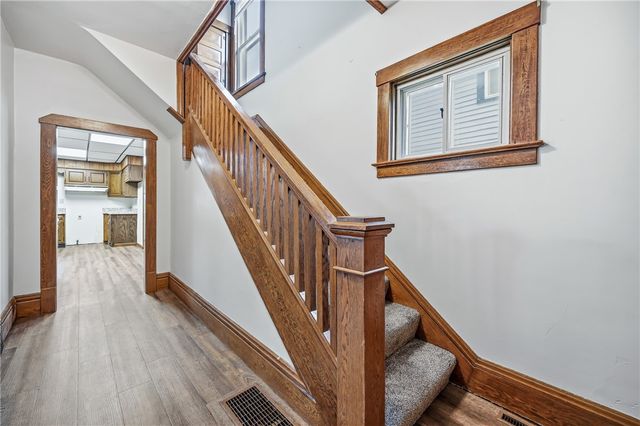 564 Spruce Ave, Sharon, PA 16146