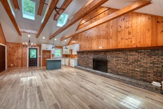 988 Yorkhouse Road, Rabun Gap, GA 30568