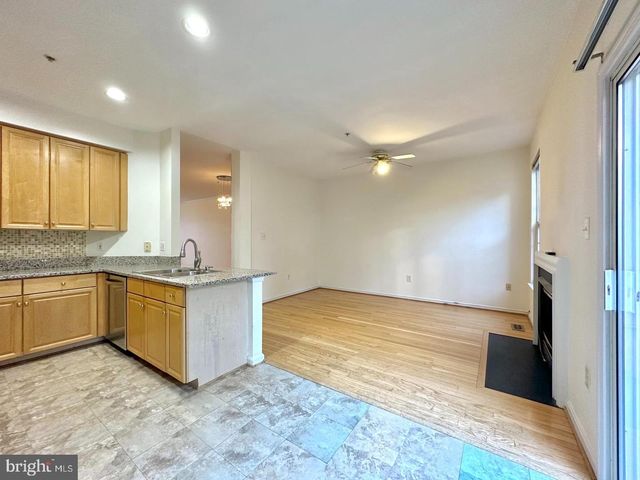 114 LONGPOINT WAY, Gaithersburg, MD 20878