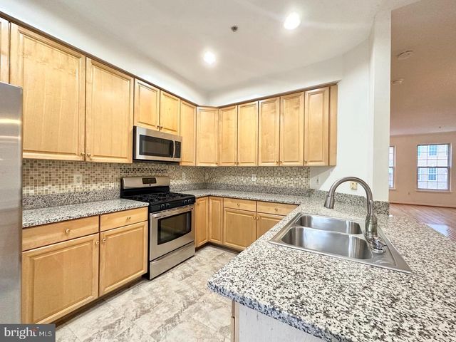 114 LONGPOINT WAY, Gaithersburg, MD 20878