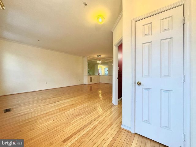 114 LONGPOINT WAY, Gaithersburg, MD 20878