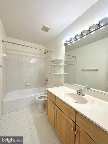 114 LONGPOINT WAY, Gaithersburg, MD 20878