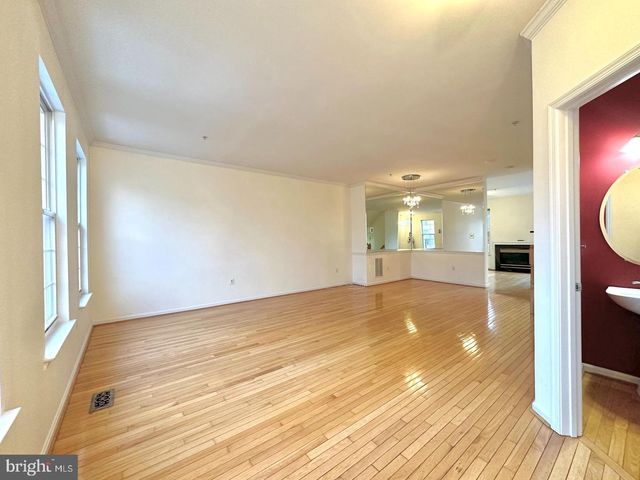 114 LONGPOINT WAY, Gaithersburg, MD 20878